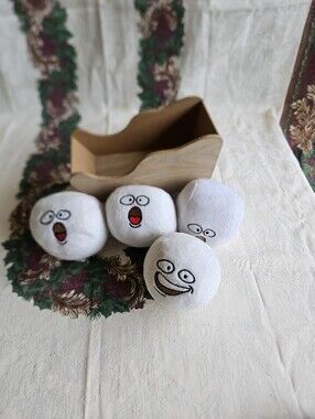 Set of 4 Indoor Snowballs With A Wooden Sleigh